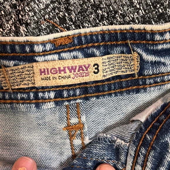 Cut off Jean shorts - Picture 3 of 3